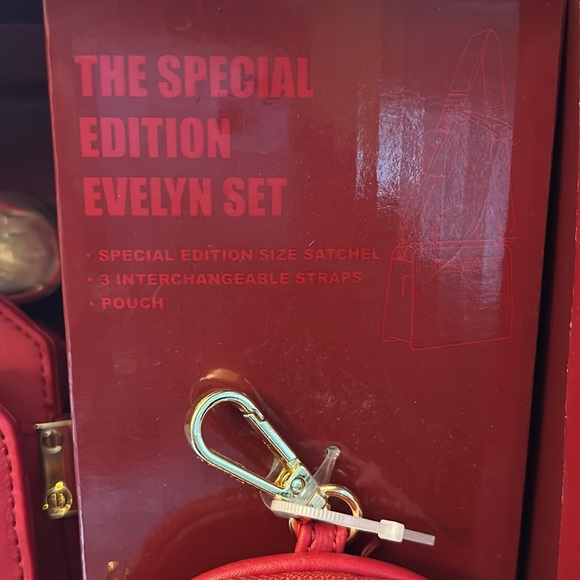 NIB Steve Madden Red (Evelyn) Gift Set - Special Edition - Christmas Gift 🎁 - Picture 11 of 13